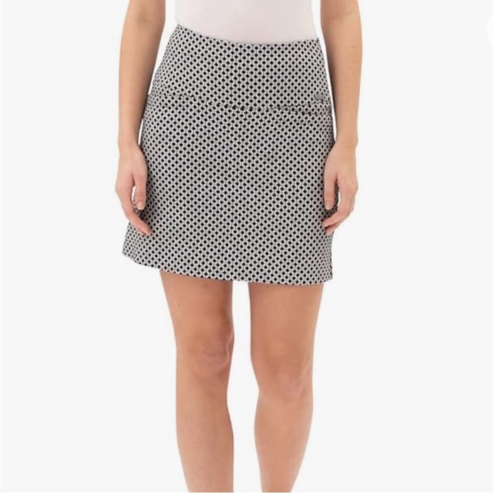 Ladies S.C. & Co. 360° Tummy Control Black/White Patterned Skort size Large